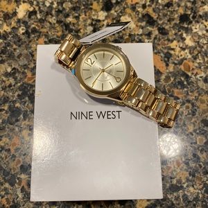 Brand new w/t.  Women’s wrist watch good tone with good face.
